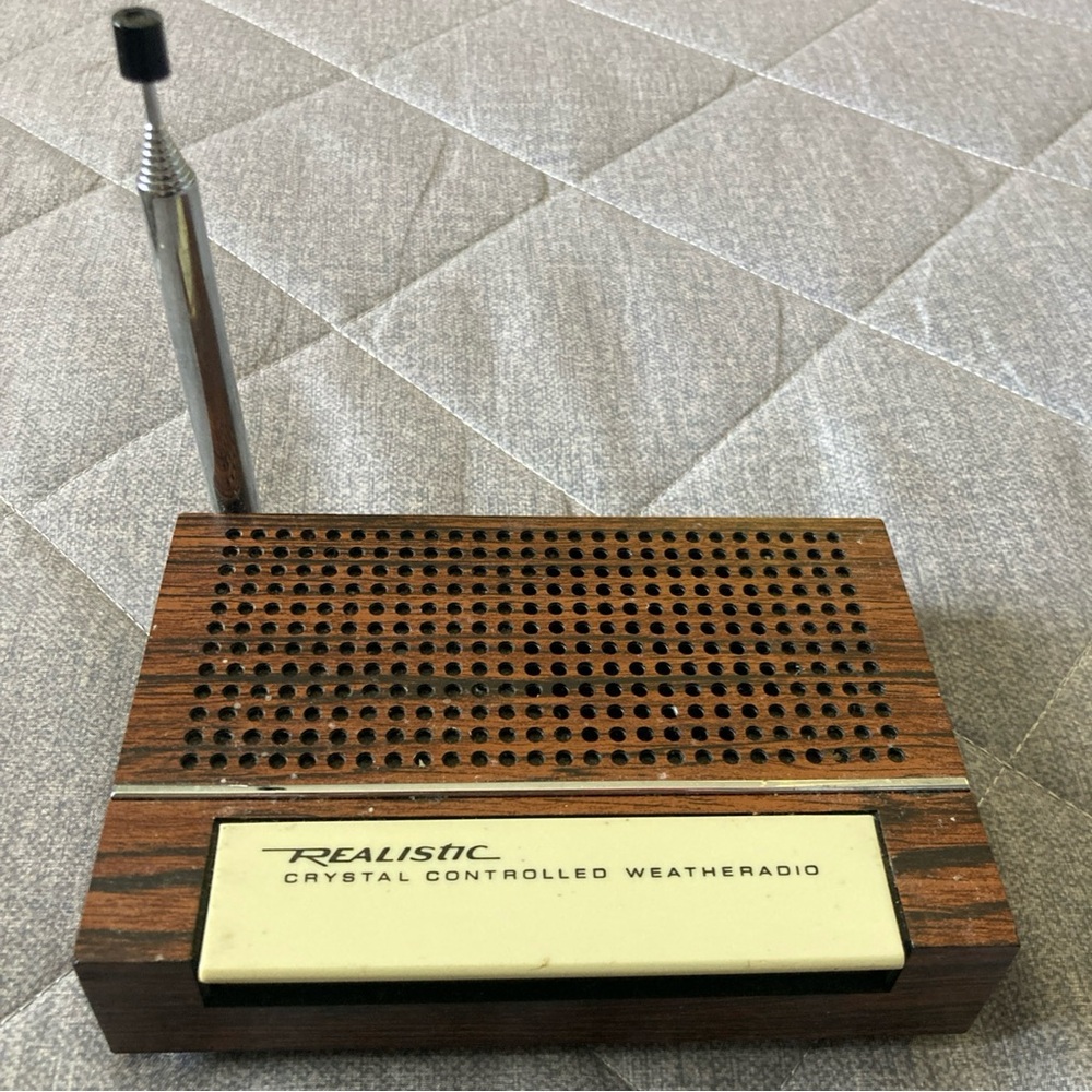 Realistic Crystal Controlled Weather Radio Model no. 12-152A Tested And Working